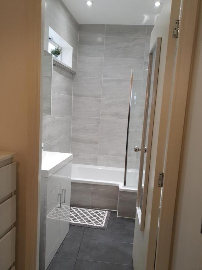 Апартаменты Star London Brent Street Cosy 1-bed Hideaway